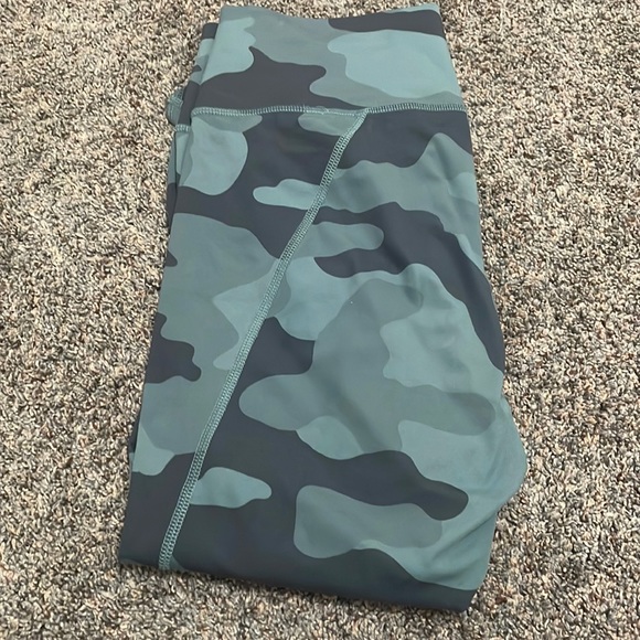 super cute camo leggings - Picture 2 of 3